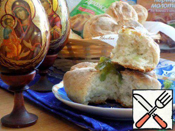 On top I will sprinkle the buns with powdered sugar and vanilla mixed with cinnamon. Make tea, and serve the buns with jam. This is optional. I served kiwi jam. You can spread jam on top of buns, or you can add a little sugar. Suitable for making any jam, jam or jam fruit.