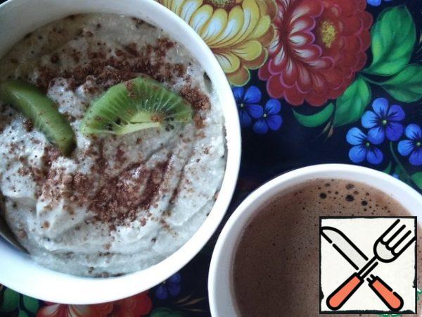 Place in a bowl, garnish with kiwi slices and sprinkle with cocoa.
It is believed that there are much more useful substances in sprouted seeds than in untested ones. Due to the fact that all the vital force of the plant, which accumulates, is in the embryo, such a surge of energy is obtained and just what is needed for the growth and development of a new life. It turns out that you are eating live food, without cooking and in an active phase of development. Bon appetit and good health!