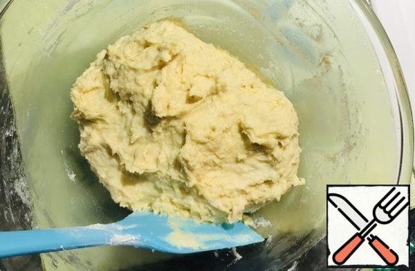 Gradually add flour with baking powder and vanilla sugar.
Knead with a spatula.