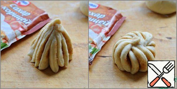 Lay out the resulting cone with the wide side, carefully (carefully! otherwise, the buns may open up and lose shape during baking) mold the upper end of the cone, slightly pushing it to the middle, and give the bun a rounded shape.
