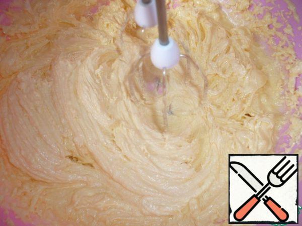 Add butter at room temperature to the mass and beat well with a mixer.
