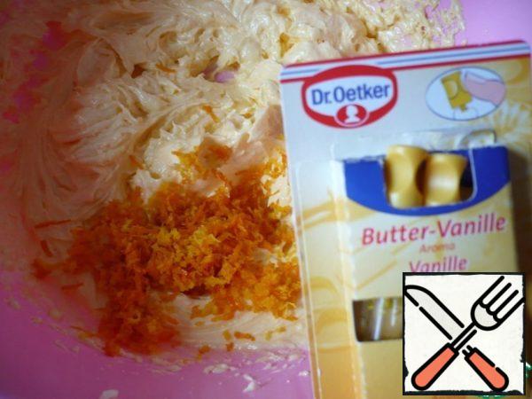 Add orange zest and "Creamy vanilla" flavor to the prepared mass. Mix everything together.
