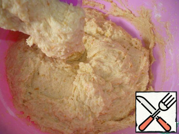 Add more flour and mix again. The dough turned out to have a viscous consistency. Cover it with cling film and send it to a warm place to come up for about 45-50 minutes.
