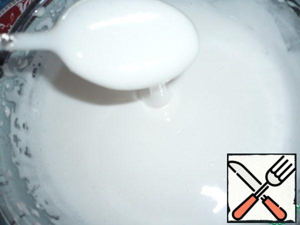 As soon as you see that the glaze begins to thicken, it means that it is ready.
