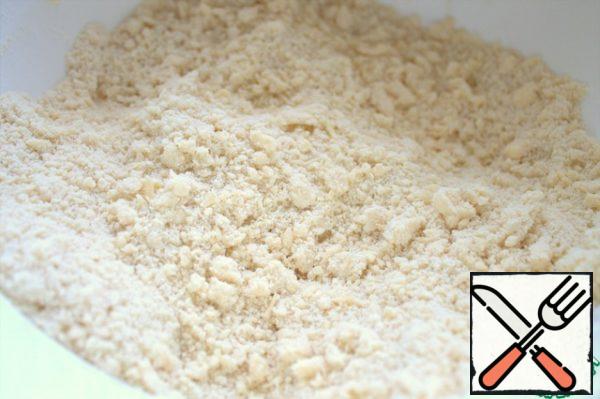 The dough for the crumbs is ready.
