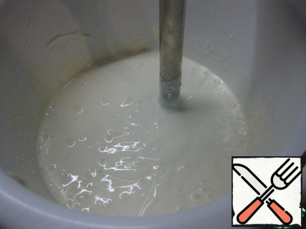 Whisk everything into a homogeneous mass using a blender.
