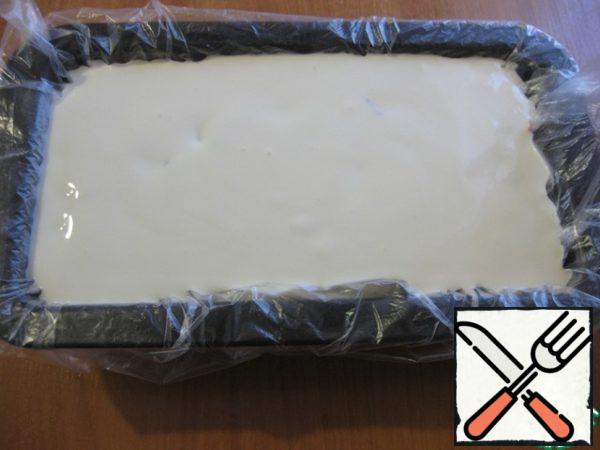 Lay out the last layer, cover the edges with a film and put it in the freezer until the dessert solidifies - I stood overnight.
The cooking time is indicated without waiting for the pie to be ready.
