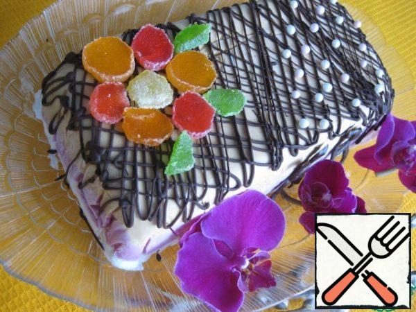 Before serving, the ice cream cake should be kept in the refrigerator for an hour or two, cut with a hot dry knife. Nice family.
