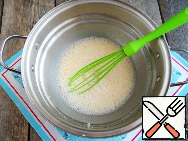 Stir the ingredients in a bowl with a whisk.