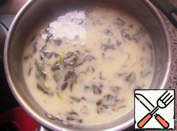 To add the yolk-cream mixture ladle soup, stir.
Add a second ladle and again stir, then add a third of a ladle. The whole mixture, stirring, pour into a pot of soup.
Heat on low heat for 3-5 minutes.
The soup must not boil!!!
Remove from heat and serve immediately.