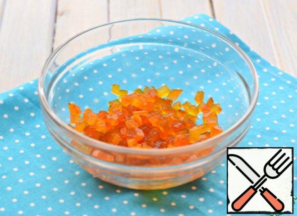 Finely chop the candied fruits and pour brandy (rum, whiskey) for a couple of hours. You can leave it overnight. It is preferable to use orange, tangerine or lemon candied fruits.
If you absolutely do not take alcohol in baking, replace it with hard-brewed tea.
