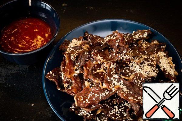 The next day we took out the meat and found an incredible richness of the taste of dehydrated veal in combination with teriyaki sauce and sesame seeds.