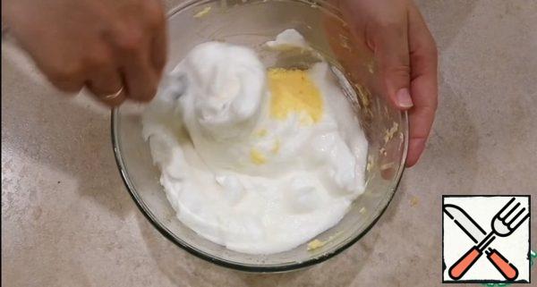 In a separate bowl, whisk the yolks with sugar and melted butter. Then add the beaten egg whites. Gently mix with a spatula.
