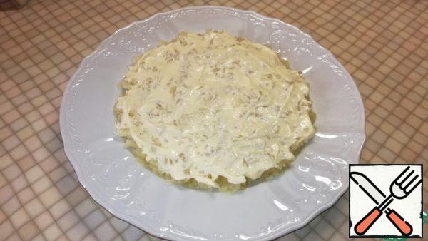 Put on a dish for serving with the first layer. Top grease with mayonnaise.
