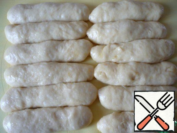 Each piece of dough will need to be rolled into flagella, lubricate them with vegetable oil, cover with cling film and leave the flagella for 10 minutes.
