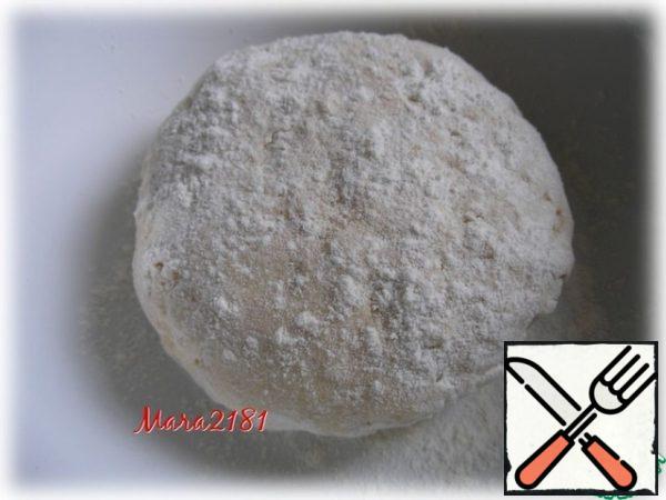 In 100 ml of warm milk, dissolve 1 tablespoon of sugar and 0.5 tsp of salt. Add 7 g (1 pack) of instant yeast. Stir gently and let it brew for 10 minutes. Now add 50 g of warm melted butter, 2 eggs and lemon zest to the yeast mixture (to taste). Mix thoroughly.
Next, I begin to knead the dough - gradually pour 200 g of sifted flour, and also add 1 tsp. flour for baking dough with vanilla flavor. Sprinkle the formed dough with flour and leave for 1 hour in a warm place, covering the bowl with a towel.
