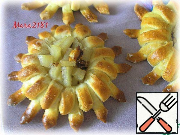 Bake in a preheated 180 degree oven until golden brown for about 20-25 minutes.
These are the "Rays" and are ready to please you!!!
Pour tea and invite everyone to a treat!