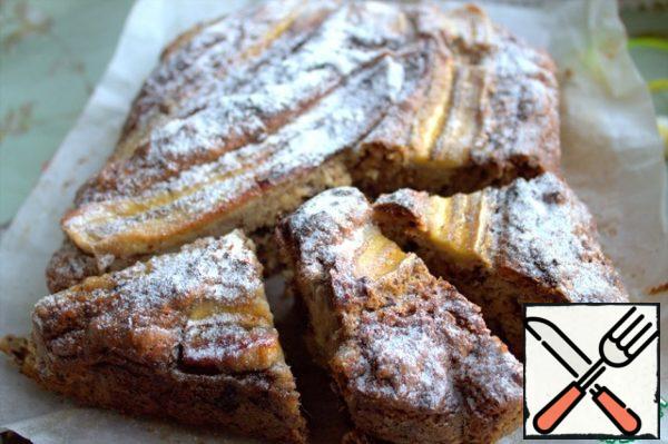 It is baked for 40 minutes at a temperature of 200 *, in the process the middle was checked with a skewer, but it can be ready earlier. Sprinkle with powdered sugar, cut into portions.