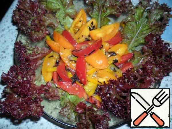 I stirred and let the salad brew for 15 minutes. In general, the longer it will stand, the tastier.
