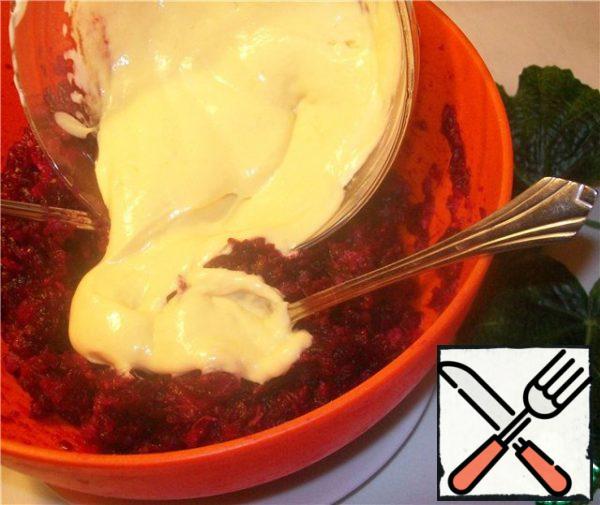 Add mayonnaise and mustard dressing to the salad, mix and only then season to taste with salt and pepper.
