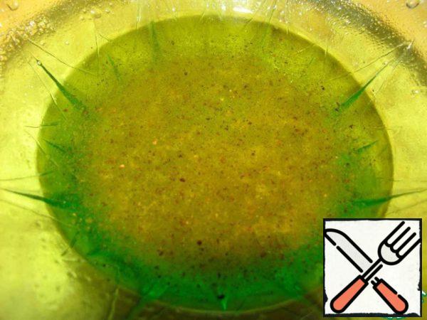 To prepare the filling, lightly whisk the vinegar with oil, salt, pepper. Pour this sauce over the salad. Let it brew for 30 minutes.
