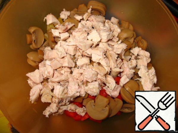 Lay out the chopped chicken meat.
