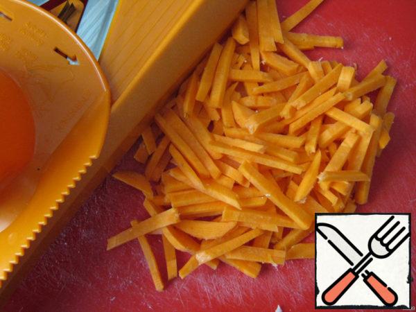 Cut carrots into thin strips (or grate on a coarse grater). And also fry.

