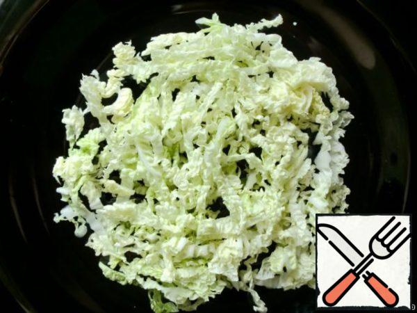 Cut the cabbage into thin strips.

