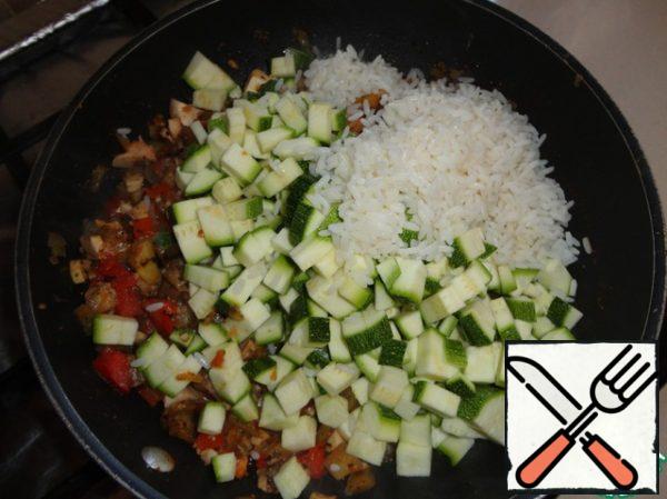 Add zucchini and rice, simmer for another 5 minutes, remove from heat.
