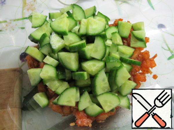 Slice the cucumber and add it to the shrimp.

