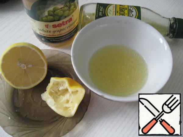For dressing, mix olive oil, wine (apple) vinegar, squeeze half a lemon.
