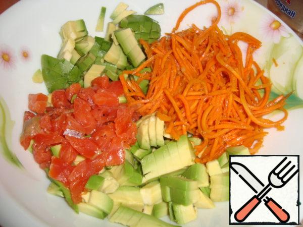 Put it in a salad bowl, add Korean carrots.

