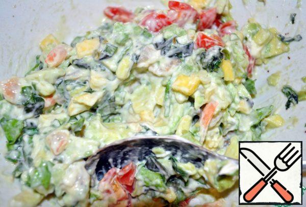 Mix everything together with finely chopped lettuce leaves, green onions, parsley and mayonnaise mixed with mustard and lime juice. Salt and pepper.
