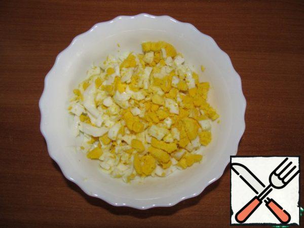 Boil the eggs and cut into cubes.
