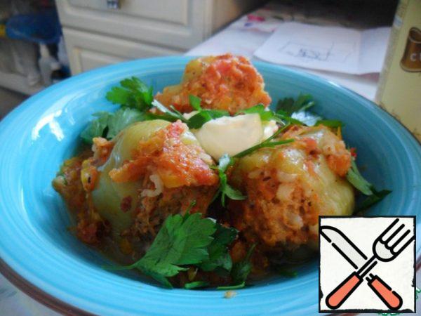 Serve with sour cream and herbs!