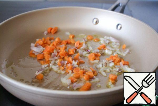 Fry in small amount oil with onion and carrot.