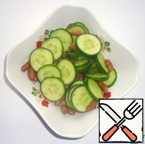 Combine cucumbers and beans.
