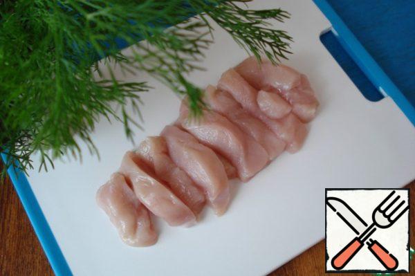 Chicken fillet is washed and cut into pieces (do not chop).
