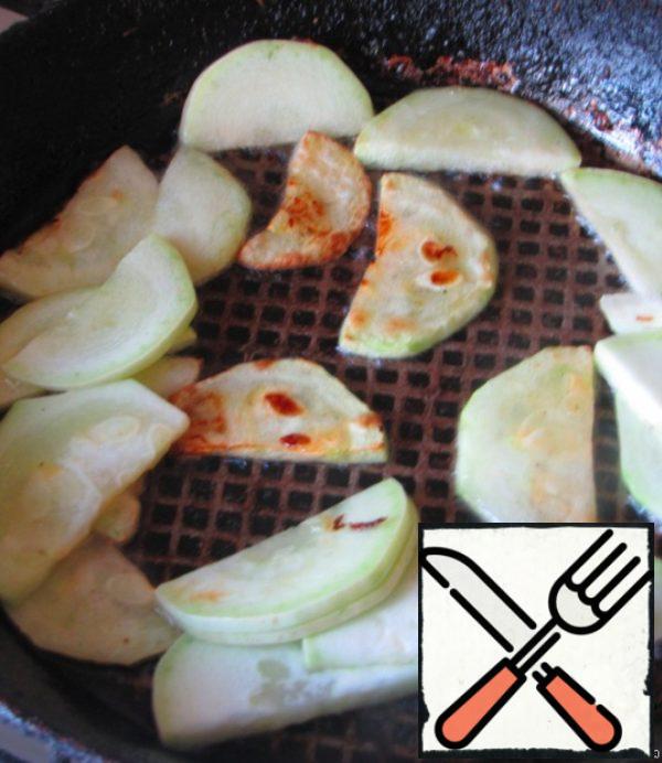 Do not fry tomatoes! We'll add them raw.
