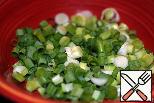 Cut green onion.