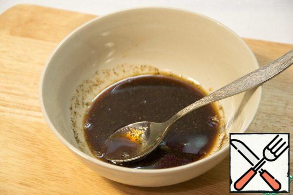 Before cooking beef, put it in the freezer, so that later you get thinner and neater pieces.
Prepare the marinade for the meat — mix: soy sauce, pomegranate sauce (you can use balsamic vinegar), sugar. Adjust the proportions to your liking. I like the sweet and sour side.

