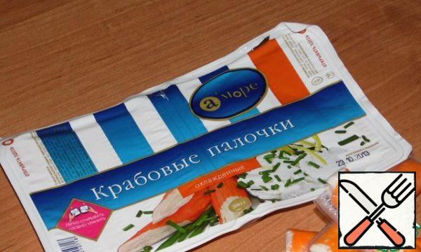 Cut crab sticks into strips.
