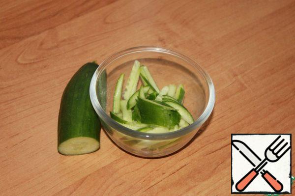 Cucumber is also cut into strips.
