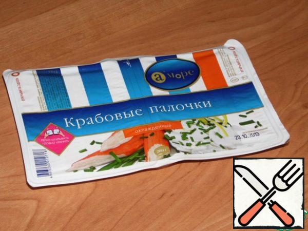 Cut crab sticks into strips.
