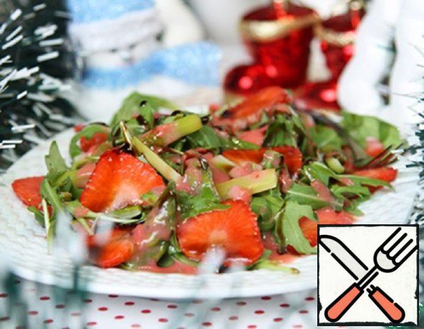 Arugula Salad with Strawberries and Asparagus Recipe