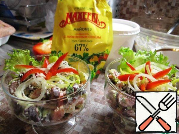Serve in a bowl, garnished with leeks and sesame seeds.