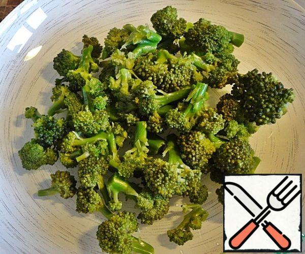 Boil broccoli for 1-2 minutes and immediately lower it into ice water. that it has not changed its beautiful emerald color.