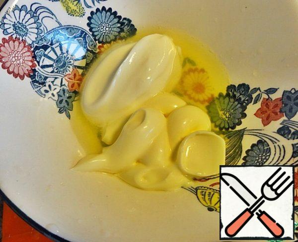 In a Cup, mix 2 tablespoons of orange juice, 1 tablespoon of mayonnaise  and 1 tablespoon of sour cream or yogurt. Or do with just one mayonnaise. Add salt 1\2 tsp This leave already to your taste.