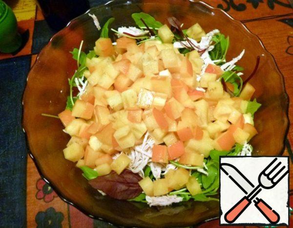 Cut the persimmon into cubes.
