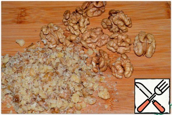 Leave a few nuts for decoration, chop the rest.
